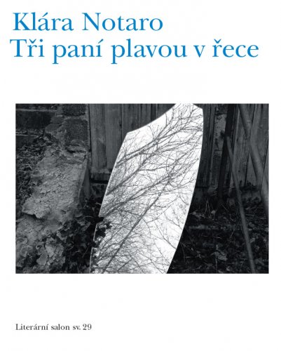 Tři paní plavou v řece