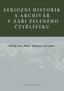 Seriózní historik a archivář v záři zeleného čtyřlístku