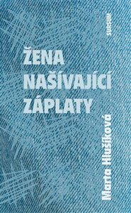 Žena našívající záplaty